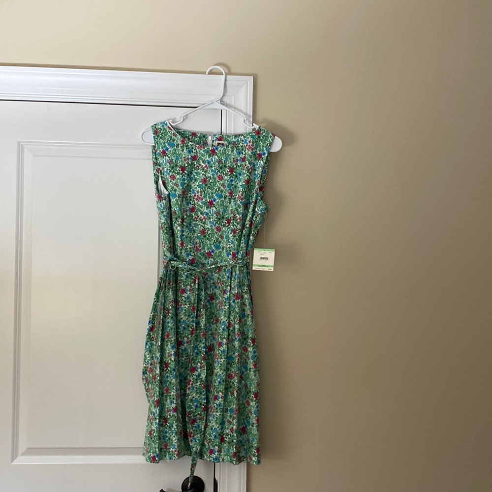 Like new spring Anne Klein cool smooth cotton dress. Sz 8